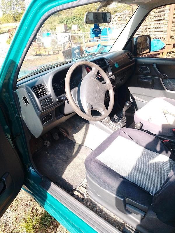 Grün Gebraucht 2004 Suzuki Jimny SUV | 3.980 € - Bild 1/4