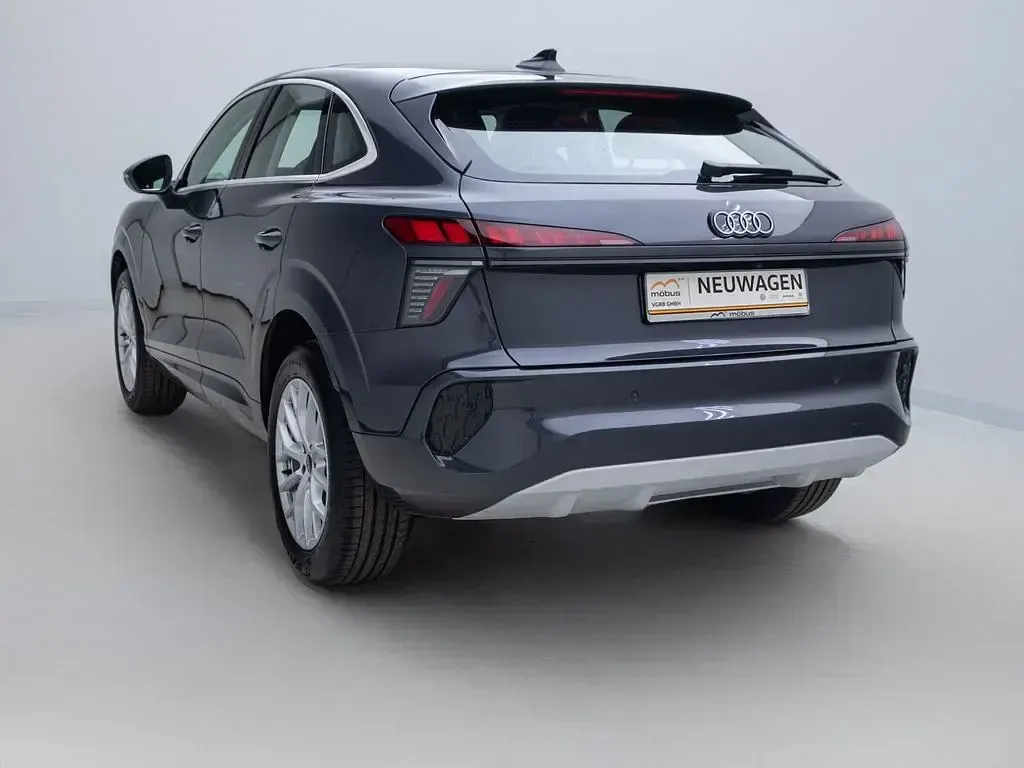 Neu Audi Q3 Sportback Sport 150 PS (110 kW) 2026 Grau SUV