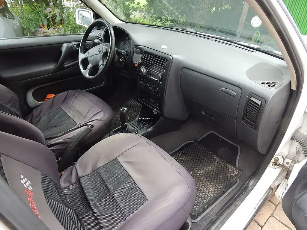 Gebraucht VW Polo Basis 60 PS (44 kW) 1999 Weiß Limousine