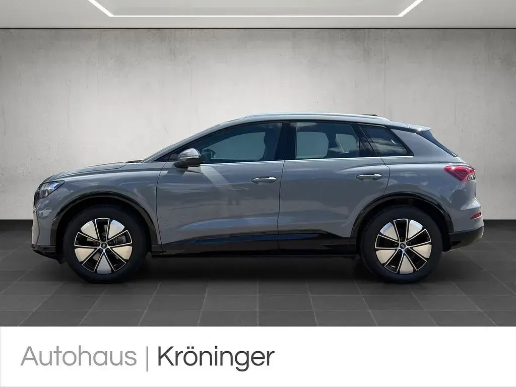 Neu Audi Q4 e-tron Sport 150 kW (204 PS) 2026 Grau SUV