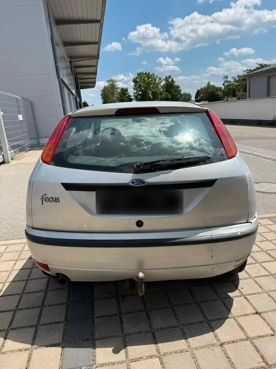 Usata Ford Focus 75 CV (55 kW) 2003 Argento Utilitaria