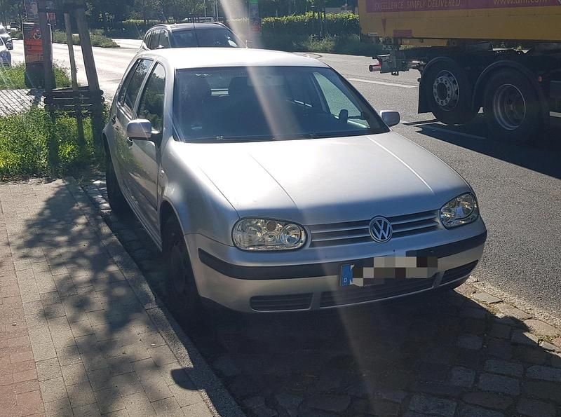 Silber Gebraucht 2003 VW Golf IV Limousine | 1.100 € (Superpreis) - Bild 1/4