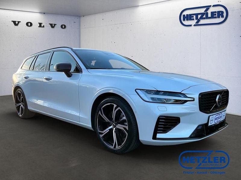 Gebraucht Volvo V60 Plus 455 PS (334 kW) 2025 Crystal white pearl / metallic Kombi