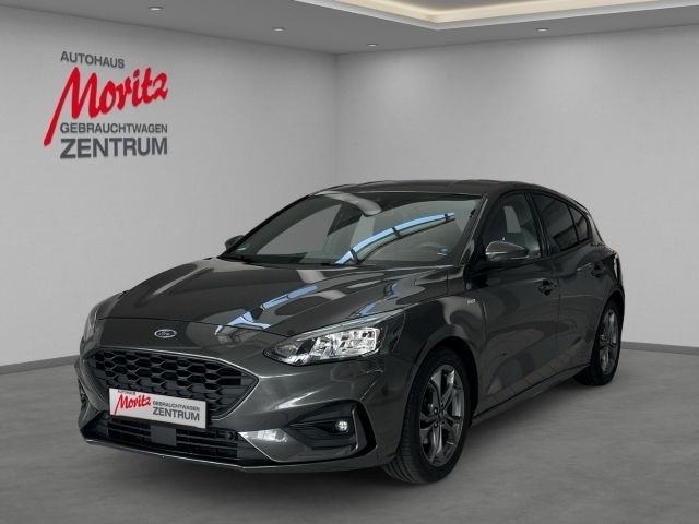 Metallic) (grau Gebraucht 2020 Ford Focus ST-Line Limousine | 16.550 € (Etwas zu teuer) - Bild 1/4