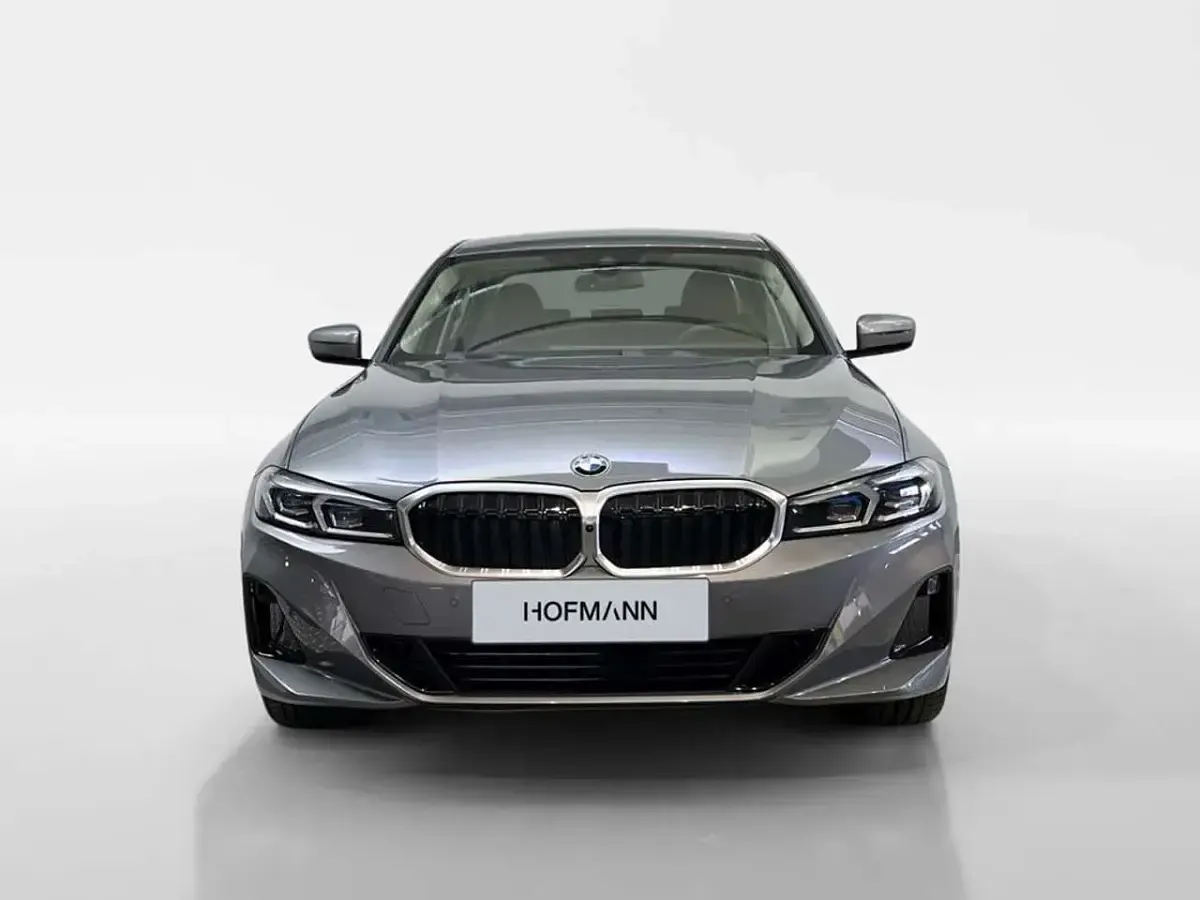 Gebraucht BMW 320 Sport Line 184 PS (135 kW) 2025 Skyscraper grau metallic Limousine