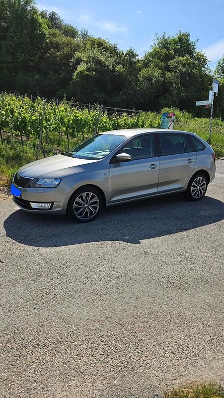 Beige Gebraucht 2017 Skoda Rapid Drive Kleinwagen | 9.599 € (Guter Preis) - Bild 1/4