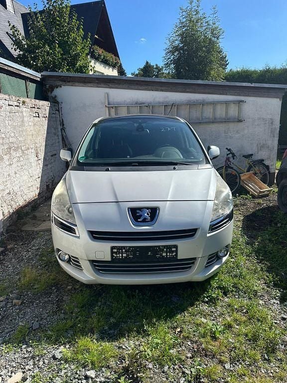 Schwarz Gebraucht 2011 Peugeot 5008 Access Van / Kleinbus | 3.700 € (Fairer Preis) - Bild 1/4