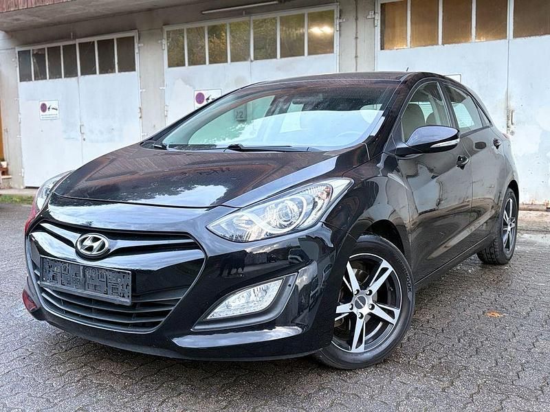 Schwarz Gebraucht 2012 Hyundai i30 Trend Limousine | 9.590 € (Fairer Preis) - Bild 1/4
