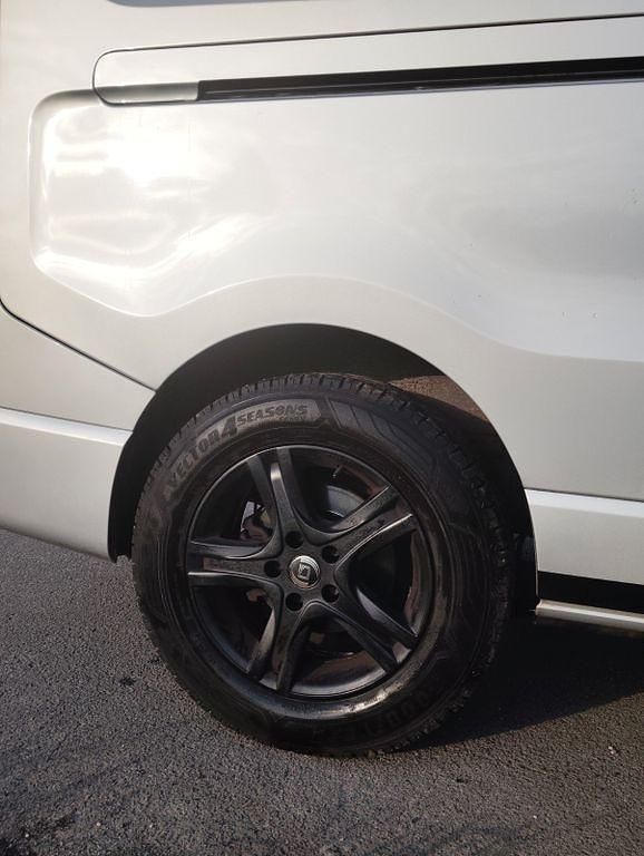 Gebraucht Opel Vivaro 120 PS (88 kW) 2015 Silber Van / Kleinbus