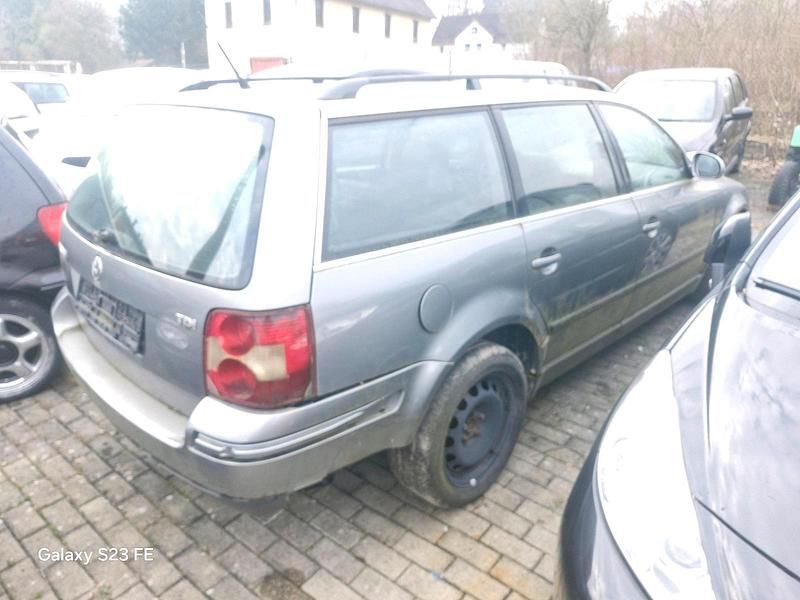 Gebraucht VW Passat 131 PS (96 kW) 2004 Silber Kombi