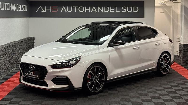 Weiß Gebraucht 2020 Hyundai i30 N Performance Limousine | 24.999 € (Fairer Preis) - Bild 1/4
