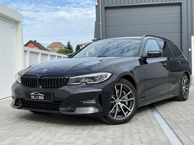 Schwarz Gebraucht 2020 BMW 330 Sport Line Kombi | 30.000 € (Etwas zu teuer) - Bild 1/4