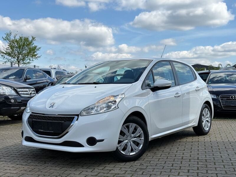 Lack weiss banquise/deckende l Gebraucht 2014 Peugeot 208 Active Kleinwagen | 4.850 € (Guter Preis) - Bild 1/4