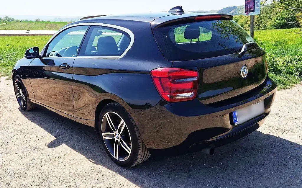 Gebraucht BMW 116 Sport Line 136 PS (100 kW) 2014 Schwarz Kleinwagen