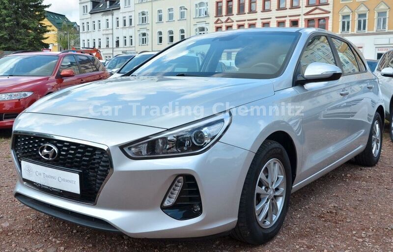Silber Gebraucht 2017 Hyundai i30 Limousine | 9.999 € (Guter Preis) - Bild 1/4