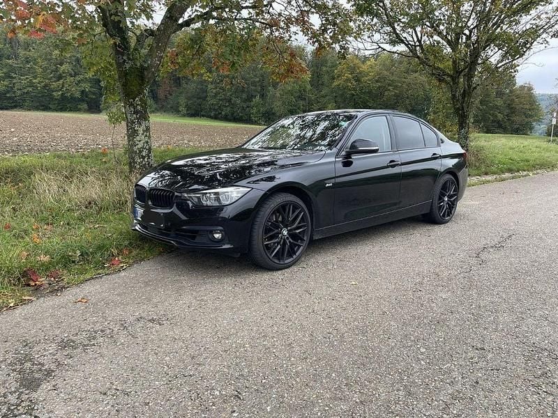 Schwarz Gebraucht 2017 BMW 318 Sport Line Limousine | 10.699 € (Fairer Preis) - Bild 1/4