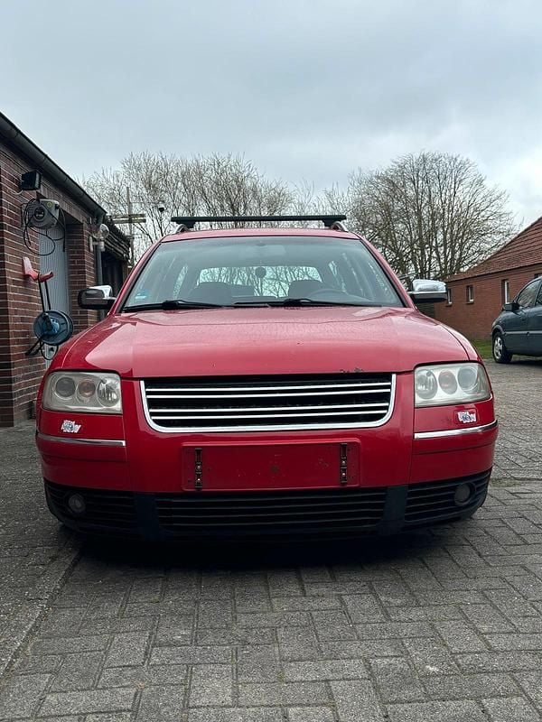 Rot Gebraucht 2001 VW Passat Kombi | 2.200 € (Guter Preis) - Bild 1/4