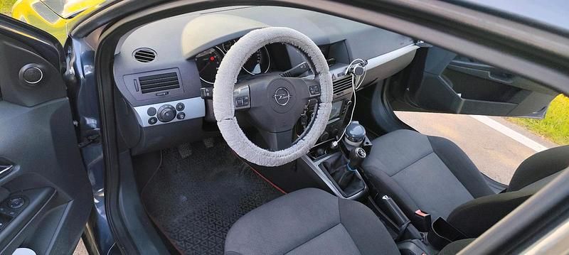 Gebraucht Opel Astra 105 PS (77 kW) 2006 Andere farben Kleinwagen