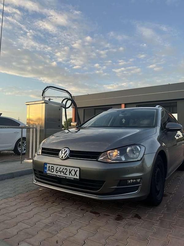 Gebraucht 2014 VW Golf VII Comfortline Limousine | 9.650 € - Bild 1/4
