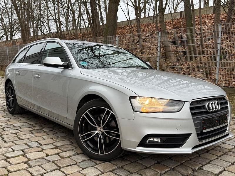 Silber Gebraucht 2013 Audi A4 Comfort Kombi | 11.990 € (Teuer) - Bild 1/4
