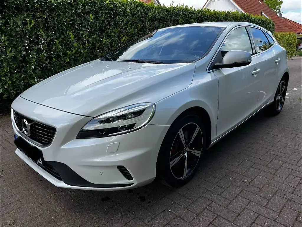 Gebraucht Volvo V40 R-Design 190 PS (139 kW) 2016 Weiß Limousine