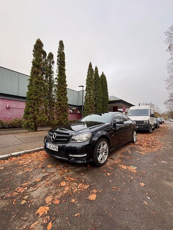 Schwarz Gebraucht 2012 Mercedes C220 AMG line Coupé | 8.450 € (Fairer Preis) - Bild 1/4
