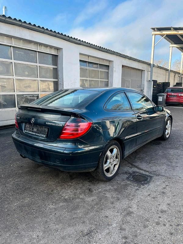 Gebraucht Mercedes C180 143 PS (105 kW) 2003 Schwarz Coupé