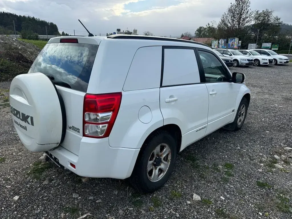 Gebraucht Suzuki Grand Vitara 129 PS (94 kW) 2012 Weiß SUV