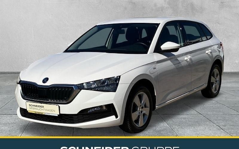 Weiß Gebraucht 2021 Skoda Scala Ambition Kleinwagen | 13.990 € (Fairer Preis) - Bild 1/4