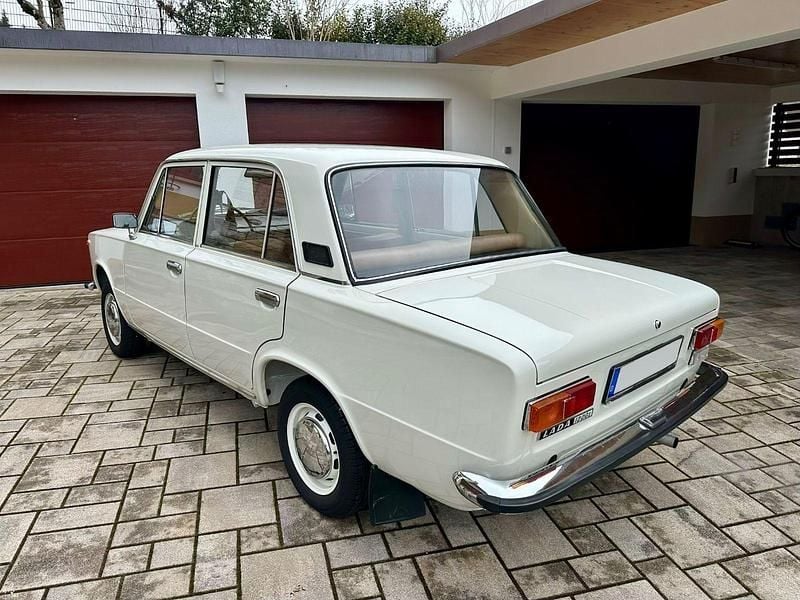 Second-hand Lada 1200 60 CP (44 kW) 1987 Alb Berlinǎ