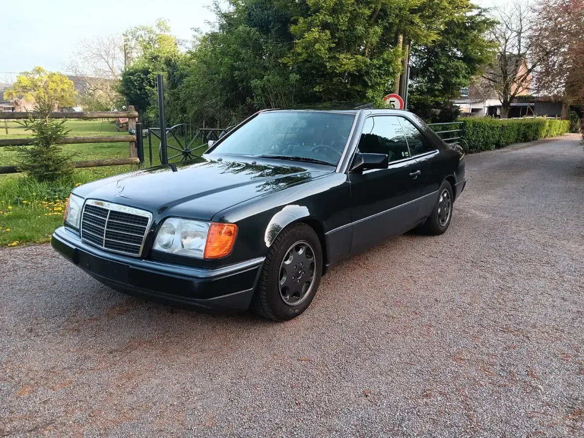 Second-hand Mercedes E300 220 CP (161 kW) 1990 Gri Coupe