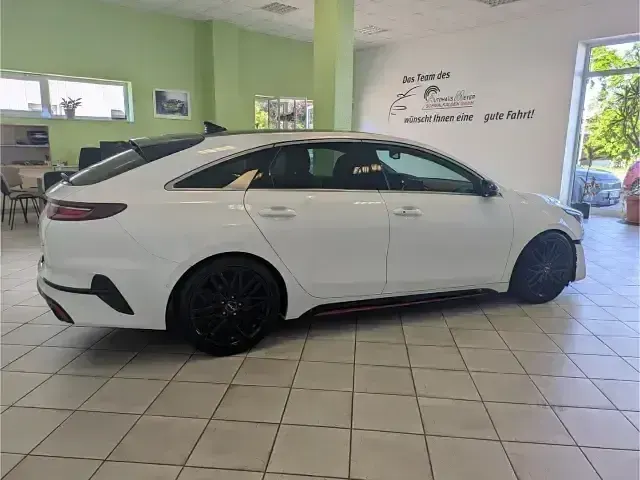 Gebraucht Kia ProCeed GT 204 PS (150 kW) 2022 (hw2) deluxeweiss met. Kombi