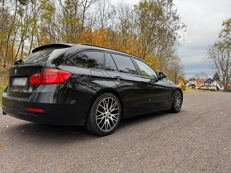 Usata BMW 318 143 CV (105 kW) 2015 Nero Station wagon