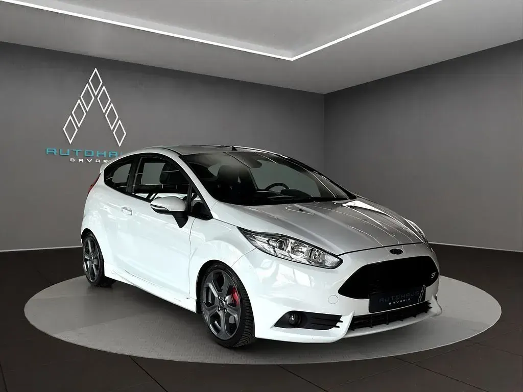 Używany Ford Fiesta ST 182 KM (133 kW) 2017 Biały Hatchback
