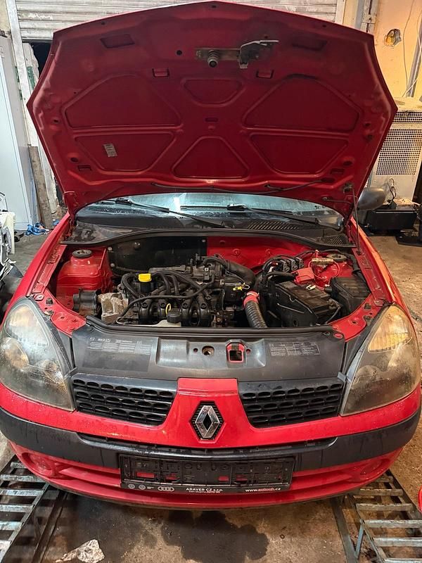 Gebraucht Renault Clio II 58 PS (42 kW) 2002 Rot Kleinwagen
