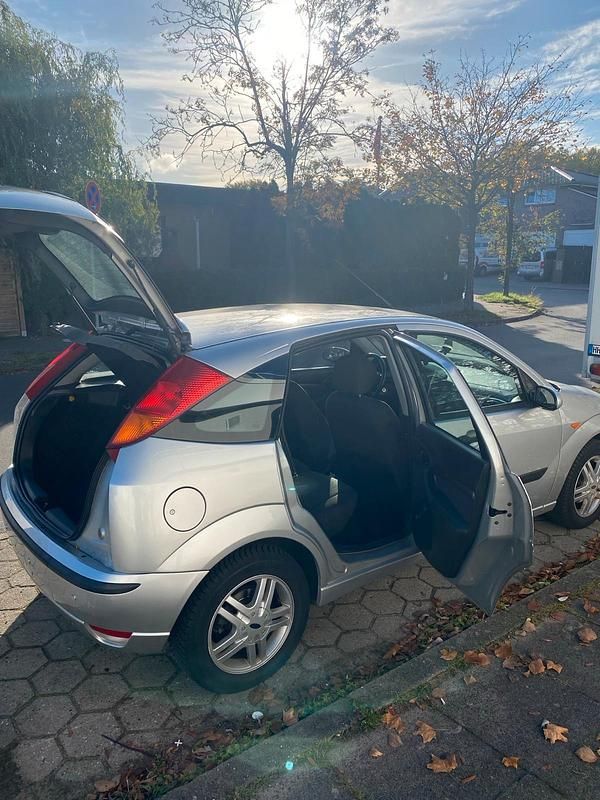 Gebraucht Ford Focus 101 PS (74 kW) 2003 Silber Limousine