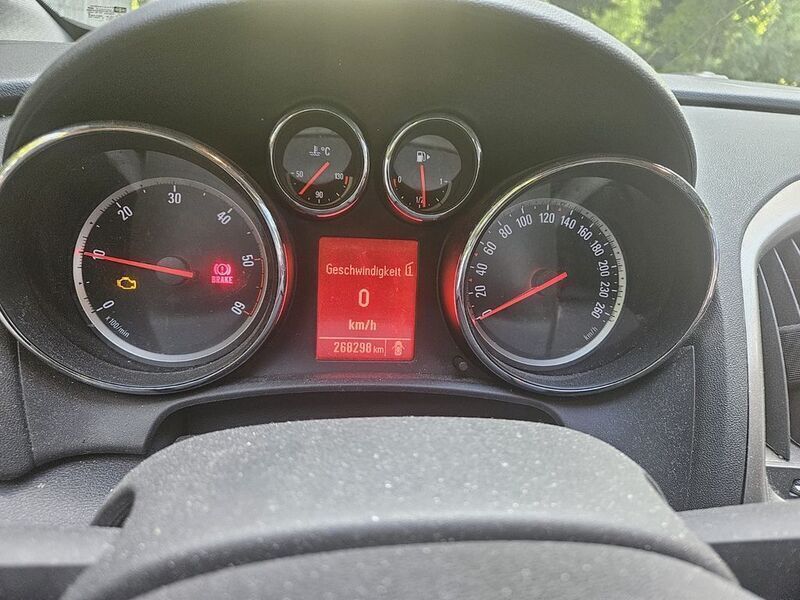 Schwarz Gebraucht 2011 Opel Astra Sport Kombi | 1.850 € (Guter Preis) - Bild 1/4