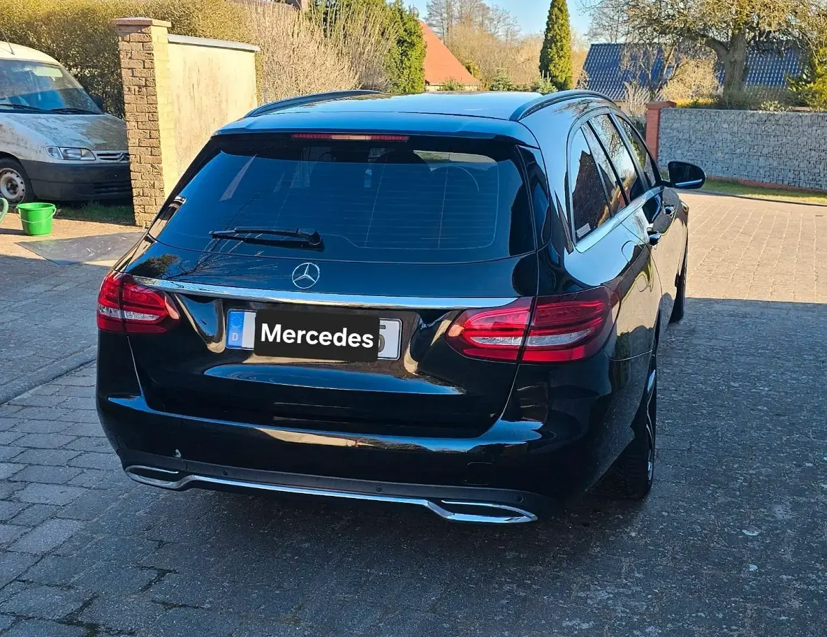 Gebraucht Mercedes C220 170 PS (125 kW) 2015 Schwarz Kombi