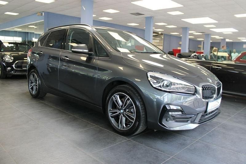 Grau Gebraucht 2020 BMW 220 Active Tourer Sport Line Van / Kleinbus | 21.980 € (Fairer Preis) - Bild 1/4