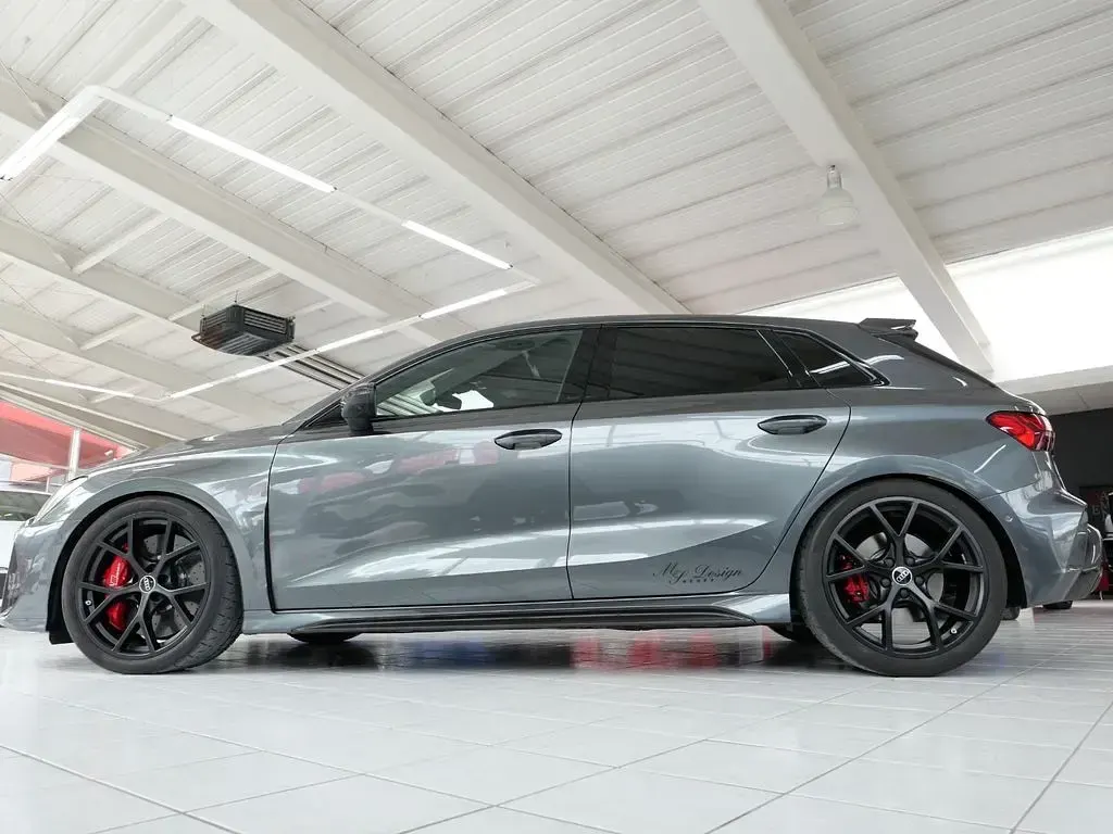 Gebraucht Audi RS3 Sport 542 PS (398 kW) 2025 Grau Limousine