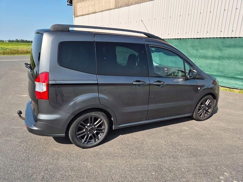 Gebraucht Ford Tourneo Courier Titanium 101 PS (74 kW) 2019 Grau Van / Kleinbus