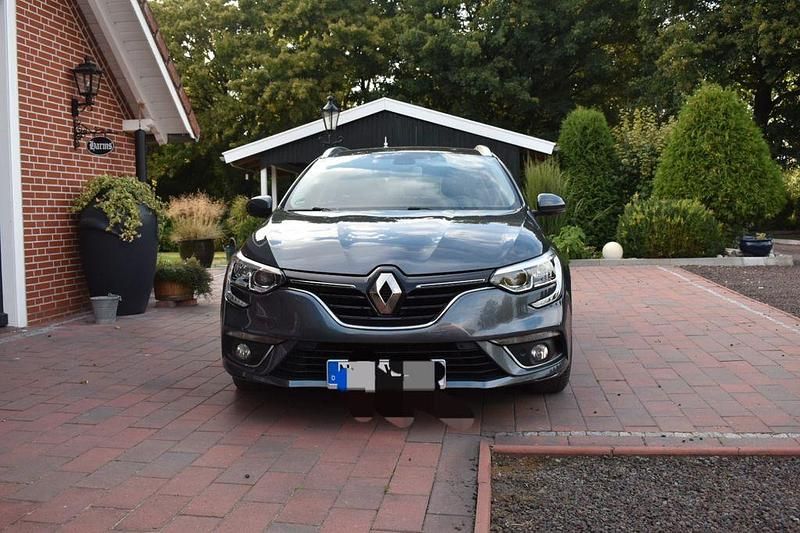 Grau Gebraucht 2020 Renault Mégane IV Business Limousine | 14.300 € (Guter Preis) - Bild 1/4