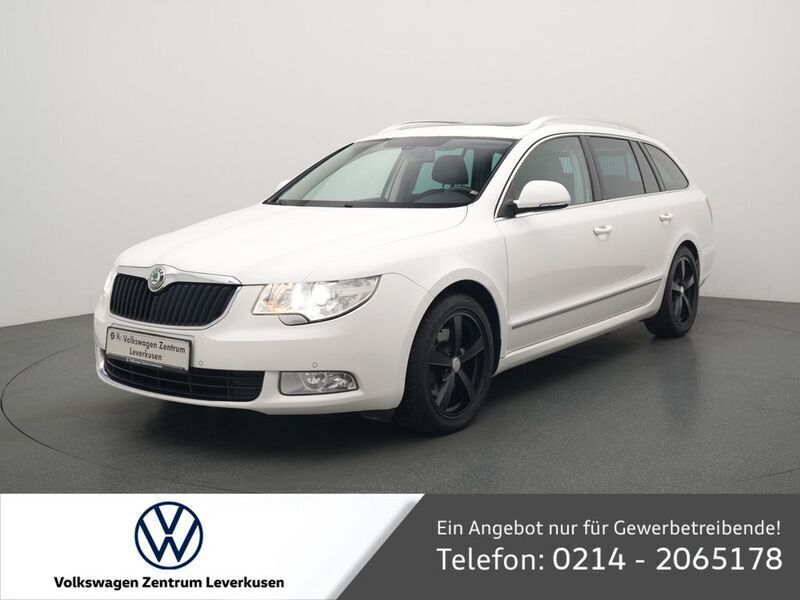 Weiss / candy weiss Gebraucht 2012 Skoda Superb Elegance Kombi | 8.980 € (Fairer Preis) - Bild 1/4
