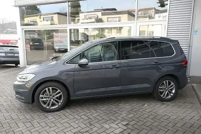 Neu VW Touran Edition 150 PS (110 kW) 2026 Delfingrau metallic Van / Kleinbus