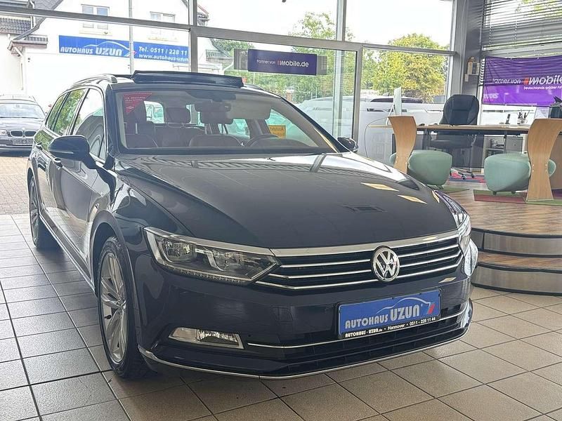 Gebraucht VW Passat Highline 220 PS (161 kW) 2016 Blau Kombi