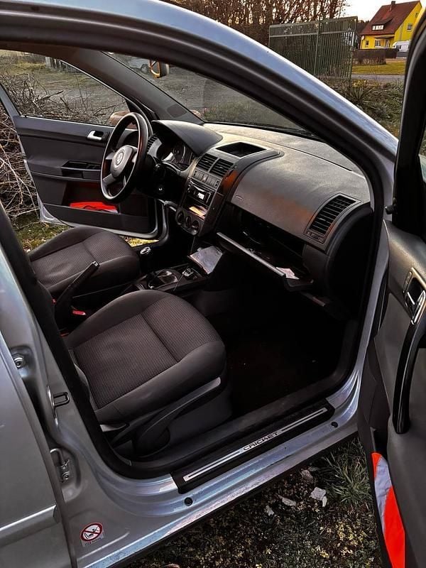 Gebraucht VW Polo 64 PS (47 kW) 2004 Grau Kleinwagen