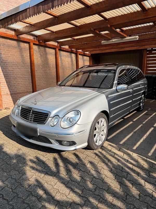 Second-hand Mercedes E500 306 CP (225 kW) 2006 Argintiu Break