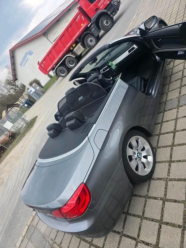 Gebraucht BMW 330 Cabriolet 300 PS (220 kW) 2012 Silber Cabrio