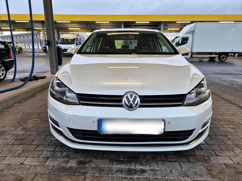 Gebraucht VW Golf VII Highline 125 PS (91 kW) 2014 Weiß Limousine