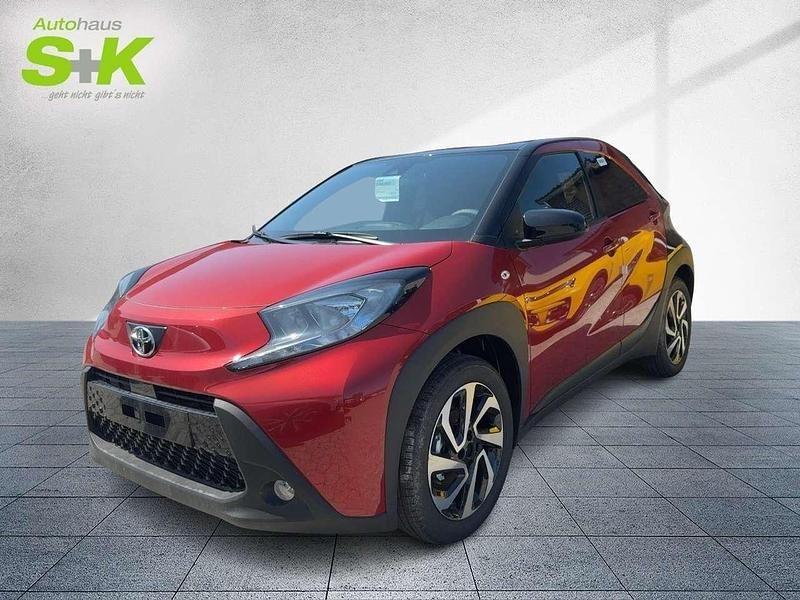 Chili red / night sky black Neu 2025 Toyota Aygo Kleinwagen | 19.789 € - Bild 1/4